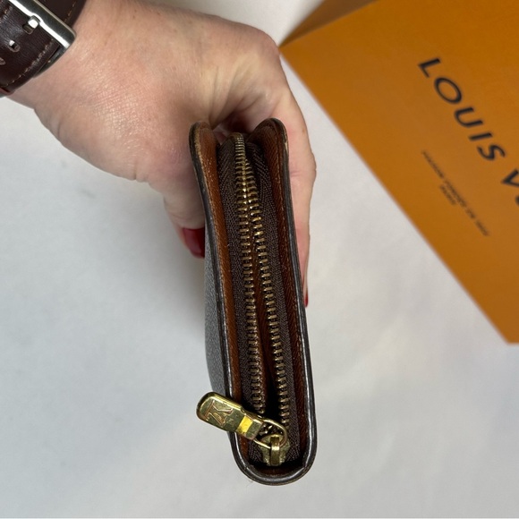 Authentic Louis Vuitton Zippy Wallet – Monogram Canvas - Picture 5 of 7